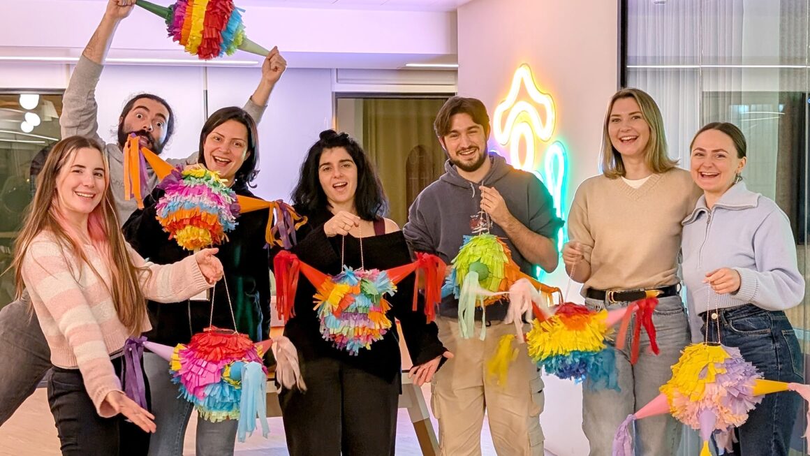 Tripledot-Studios-pinatas-evento-Taller-Balam-07 Piñatas mexicanas en Tripledot Studios