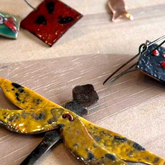 Taller de joyería esmaltada. Fuego y color